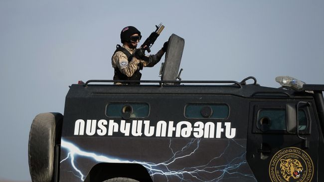 Военный во время учений в Армении Военный во время учений в Армении