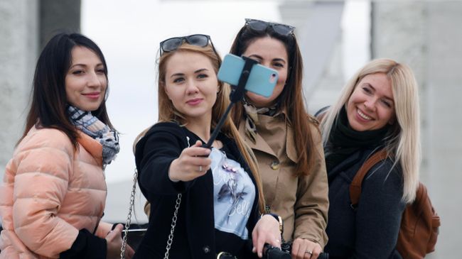 Девушки на ВДНХ Девушки на ВДНХ