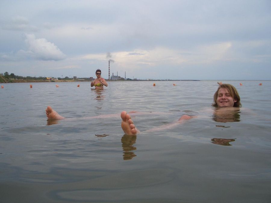 Яровое. Самая удобная поза для купания в озере Яровое. Самая удобная поза для купания в озере