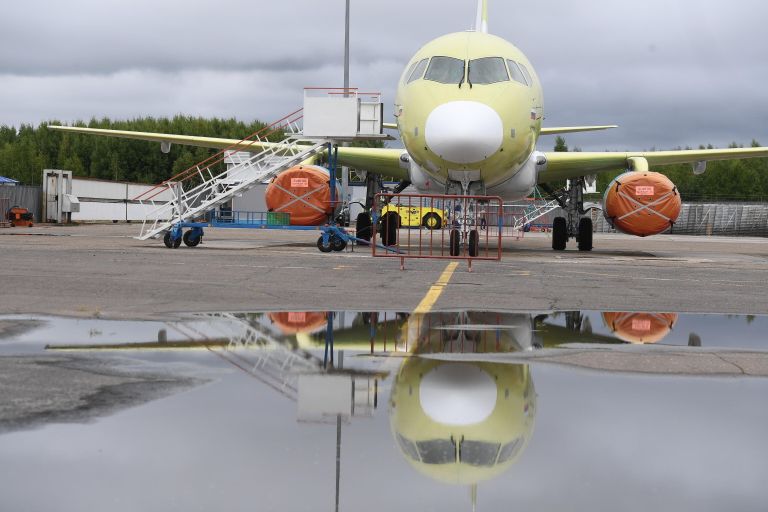 Самолет Sukhoi Superjet 100 на заводе имени Гагарина в Комсомольске-на-Амуре