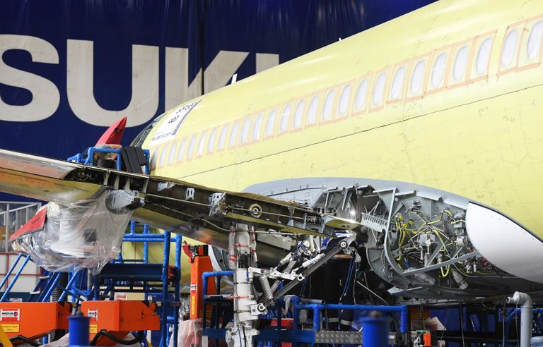 Самолет Sukhoi Superjet 100 в цехе окончательной сборки на заводе имени Гагарина в Комсомольске-на-Амуре