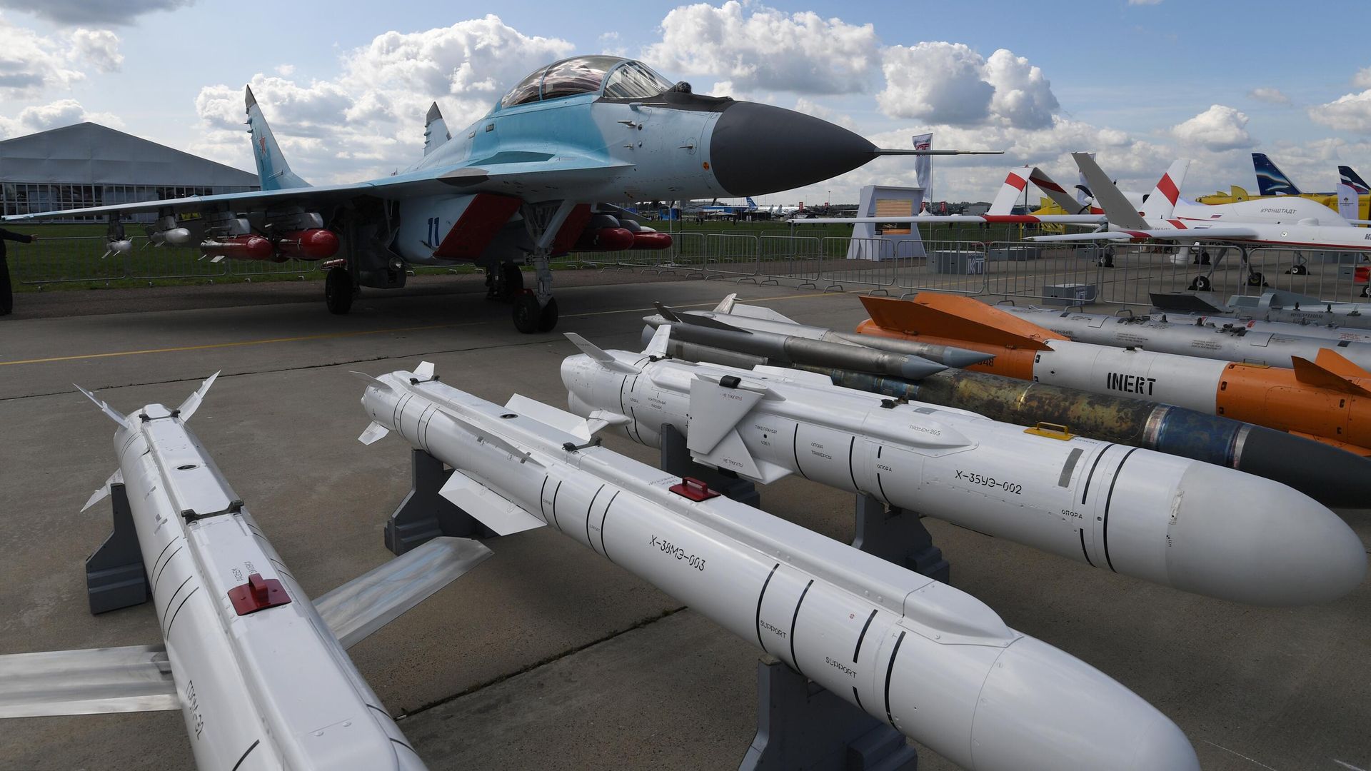 Крылатые ракеты и авиабомбы на авиационно-космическом салоне МАКС - РИА Новости, 1920, 21.03.2022