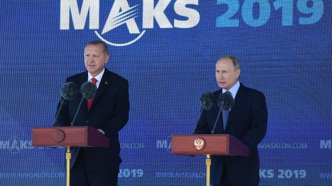 Президент РФ Владимир Путин и президент Турции Реджеп Тайип Эрдоган на открытии Международного авиакосмического салона МАКС-2019 Президент РФ Владимир Путин и президент Турции Реджеп Тайип Эрдоган на открытии Международного авиакосмического салона МАКС-2019