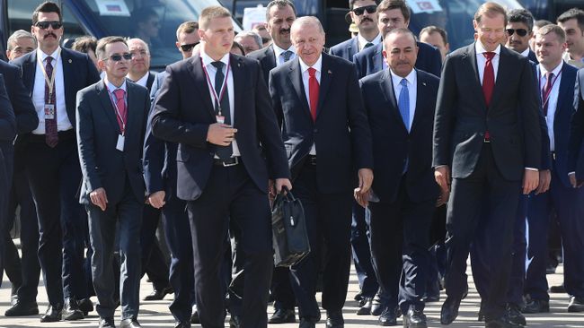 Президент Турции Реджеп Тайип Эрдоган во время посещения Международного авиакосмического салона МАКС-2019 Президент Турции Реджеп Тайип Эрдоган во время посещения Международного авиакосмического салона МАКС-2019