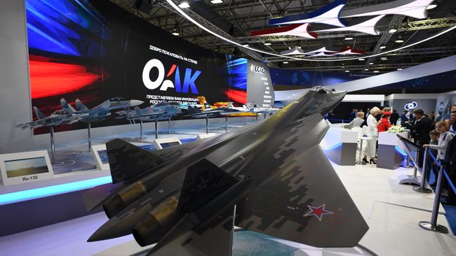 Макет российского истребителя пятого поколения Су-57Э, представленный на Международном авиационно-космическом салоне МАКС-2019 Макет российского истребителя пятого поколения Су-57Э, представленный на Международном авиационно-космическом салоне МАКС-2019