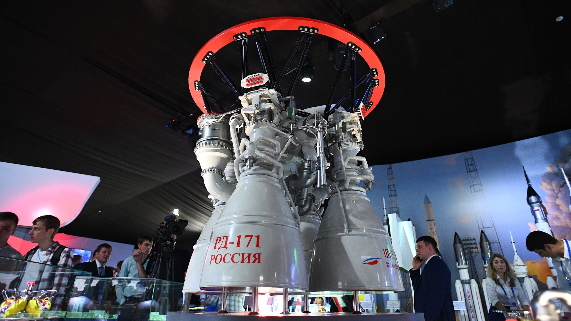 Российский жидкостный ракетный двигатель закрытого цикла РД-171, представленный на Международном авиационно-космическом салоне МАКС-2019 Российский жидкостный ракетный двигатель закрытого цикла РД-171, представленный на Международном авиационно-космическом салоне МАКС-2019 - РИА Новости, 1920, 18.12.2020