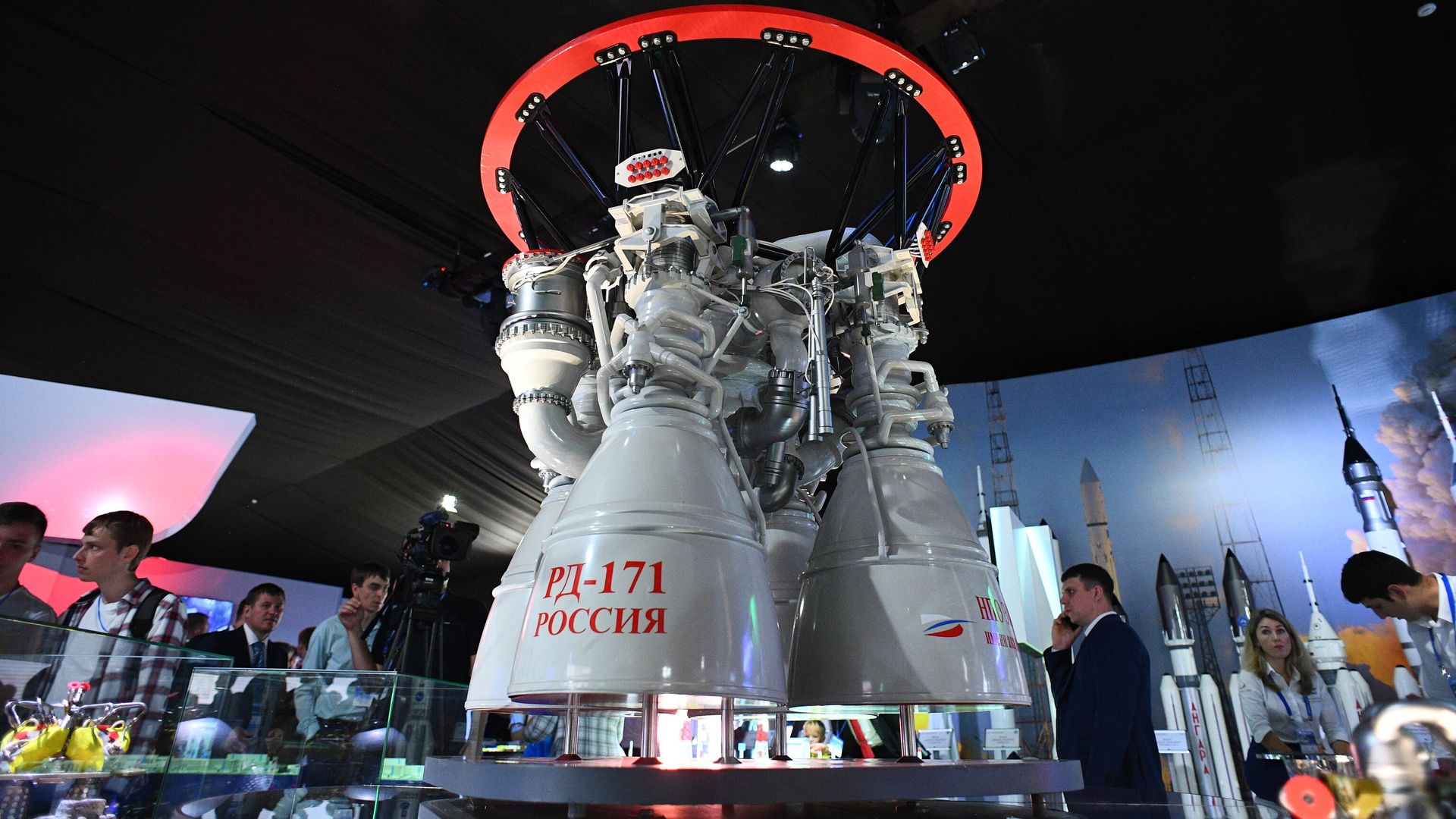 Российский жидкостный ракетный двигатель закрытого цикла РД-171, представленный на Международном авиационно-космическом салоне МАКС-2019 Российский жидкостный ракетный двигатель закрытого цикла РД-171, представленный на Международном авиационно-космическом салоне МАКС-2019 - РИА Новости, 1920, 03.06.2020