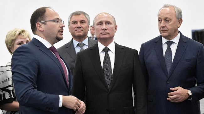 Президент РФ Владимир Путин во время посещения нового международного аэропорта Гагарин в Саратовской области