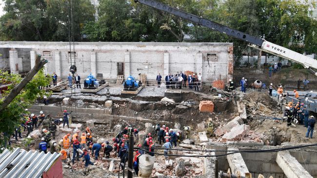 В Новосибирске на рабочих обрушилась стена строящегося здания В Новосибирске на рабочих обрушилась стена строящегося здания