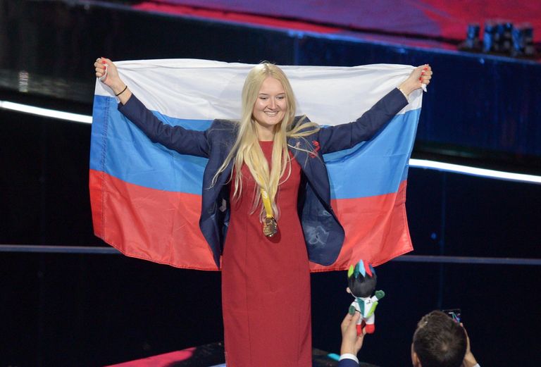 Анастасия Распопова (Россия), завоевавшая золотую медаль на церемонии награждения победителей WorldSkills в компетенции Визуальный мерчендайзинг в рамках 45-го Мирового чемпионата по профессиональному мастерству WorldSkills Kazan 2019 в Казани Анастасия Распопова (Россия), завоевавшая золотую медаль на церемонии награждения победителей WorldSkills в компетенции Визуальный мерчендайзинг в рамках 45-го Мирового чемпионата по профессиональному мастерству WorldSkills Kazan 2019 в Казани