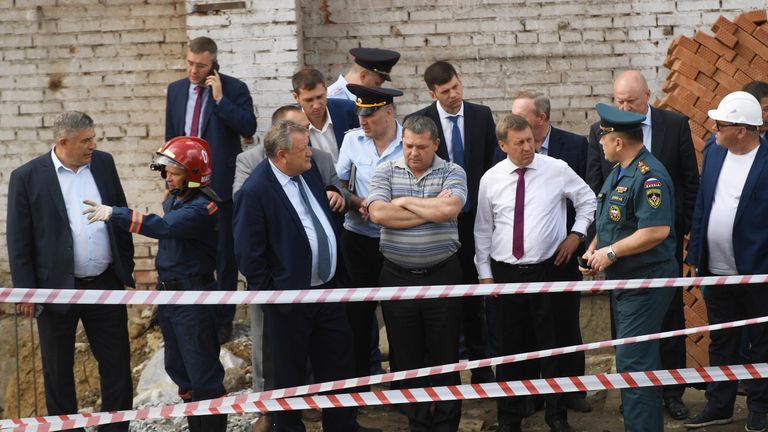 Мэр Новосибирска Анатолий Локоть на месте обрушения перекрытий в строящемся здании в Новосибирске Мэр Новосибирска Анатолий Локоть на месте обрушения перекрытий в строящемся здании в Новосибирске