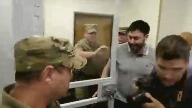 Выйти из суда и вздохнуть широко грудью: суд освободил Кирилла Вышинского Выйти из суда и вздохнуть широко грудью: суд освободил Кирилла Вышинского