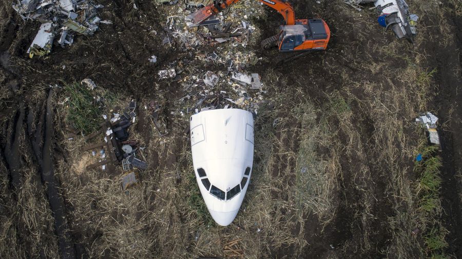 Вывоз самолета Airbus A321 с места ЧП в Раменском районе Вывоз самолета Airbus A321 с места ЧП в Раменском районе