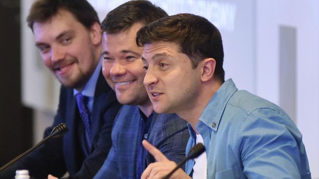 Президент Украины Владимир Зеленский во время посещения школы депутатов партии Слуга народа в Трускавце. 29 августа 2019 Президент Украины Владимир Зеленский во время посещения школы депутатов партии Слуга народа в Трускавце. 29 августа 2019