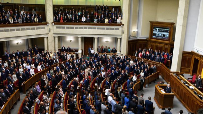 Депутаты на открытии заседания девятого созыва Верховной рады Украины в Киеве Депутаты на открытии заседания девятого созыва Верховной рады Украины в Киеве