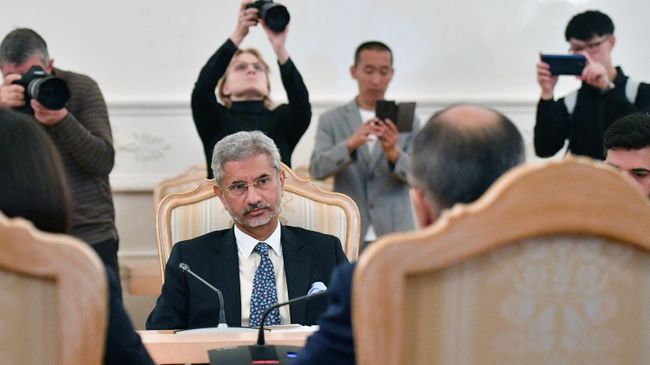 Министр иностранных дел Индии Субраманиам Джайшанкар во время встречи в Москве с министром иностранных дел РФ Сергеем Лавровым Министр иностранных дел Индии Субраманиам Джайшанкар во время встречи в Москве с министром иностранных дел РФ Сергеем Лавровым