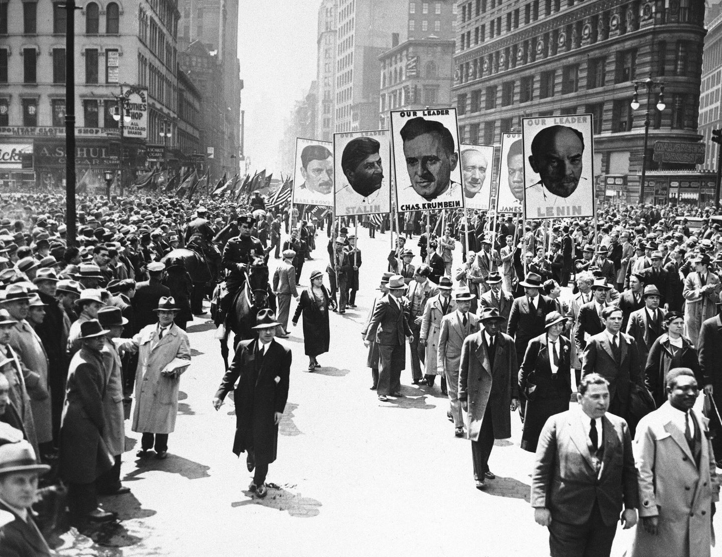 Первомайская демонстрация в Нью-Йорке, 1935 год 
