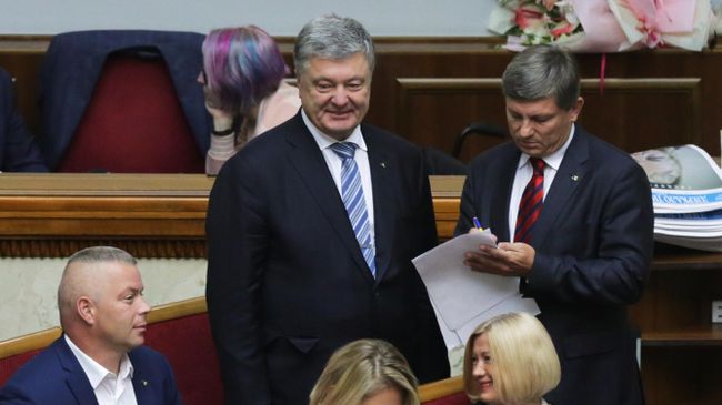 Петр Порошенко на первом заседании девятого созыва Верховной рады Украины в Киеве Петр Порошенко на первом заседании девятого созыва Верховной рады Украины в Киеве