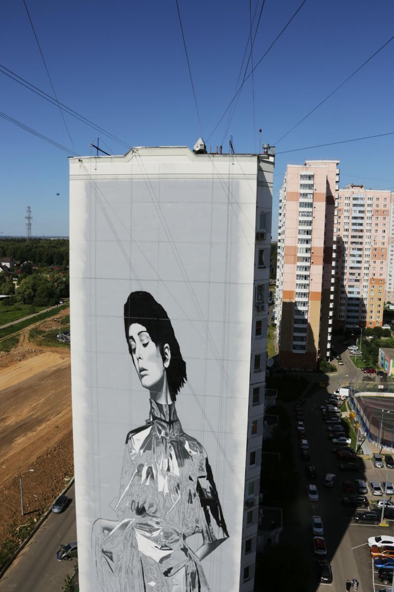 Работа Девушка металлик художника из Пуэрто-Рико Бика Исмо