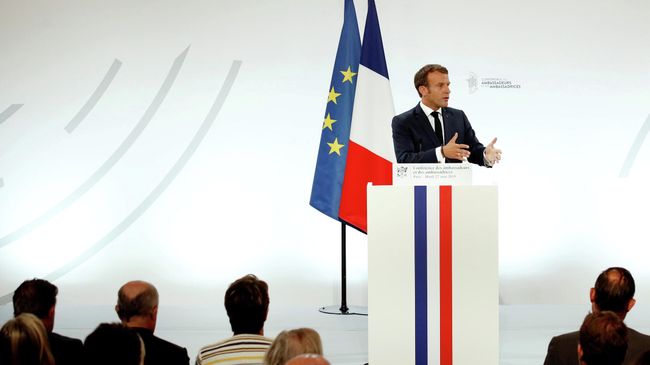 Президент Франции Эммануэль Макрон выступает с речью на ежегодной конференции французских послов в Елисейском дворце в Париже. 27 августа 2019 Президент Франции Эммануэль Макрон выступает с речью на ежегодной конференции французских послов в Елисейском дворце в Париже. 27 августа 2019