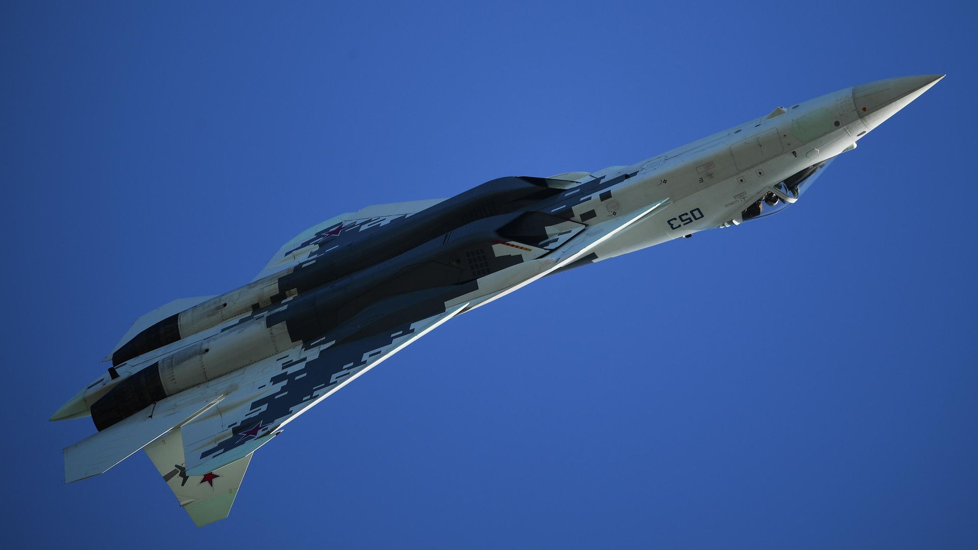 Российский многофункциональный истребитель пятого поколения Су-57 Российский многофункциональный истребитель пятого поколения Су-57 - РИА Новости, 1920, 31.10.2022