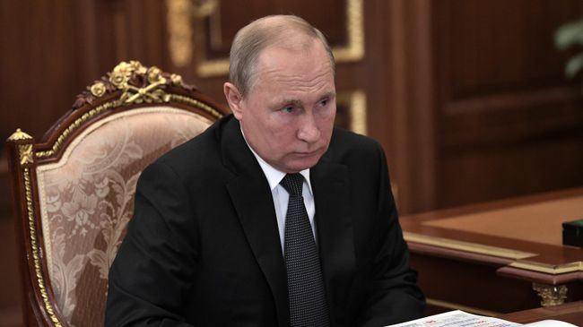 Президент России Владимир Путин во время встречи с врио главы Мурманской области Андреем Чибисом Президент России Владимир Путин во время встречи с врио главы Мурманской области Андреем Чибисом