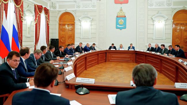 Председатель правительства РФ Дмитрий Медведев проводит совещание о развитии водохозяйственного комплекса в бассейне реки Волги Председатель правительства РФ Дмитрий Медведев проводит совещание о развитии водохозяйственного комплекса в бассейне реки Волги