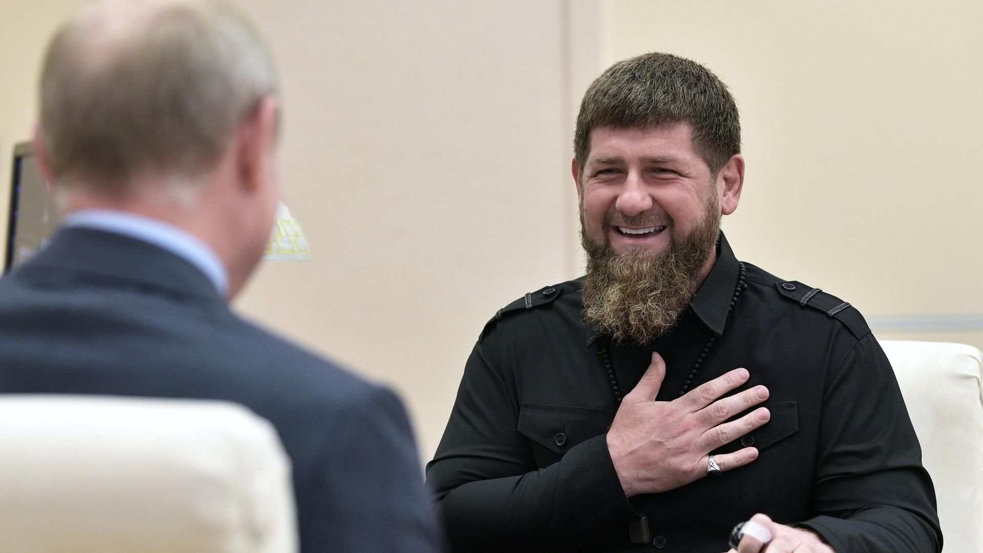 Глава Чеченской Республики Рамзан Кадыров во время встречи с президентом РФ Владимиром Путиным Глава Чеченской Республики Рамзан Кадыров во время встречи с президентом РФ Владимиром Путиным - РИА Новости, 1920, 07.10.2019