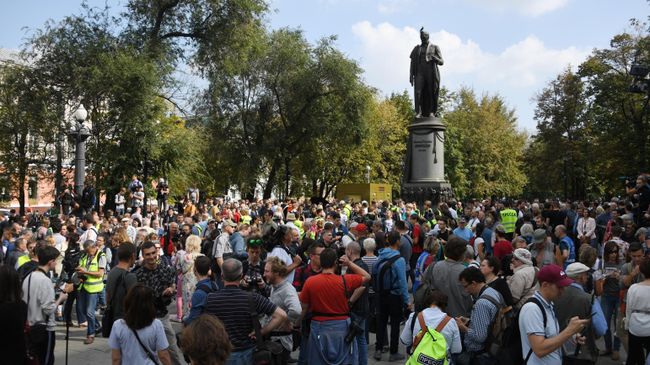 Участники несанкционированной акции в Москве в поддержку незарегистрированных кандидатов в Московскую городскую Думу. 31 августа 2019 Участники несанкционированной акции в Москве в поддержку незарегистрированных кандидатов в Московскую городскую Думу. 31 августа 2019
