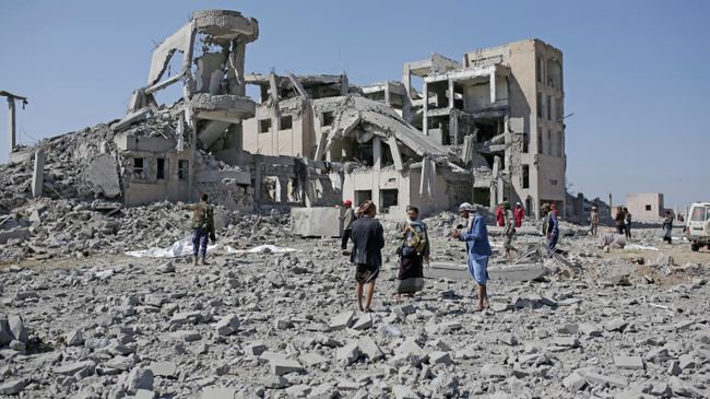 Разрушения в провинции Дхамар на юго-западе Йемена в результате авиаударов Разрушения в провинции Дхамар на юго-западе Йемена в результате авиаударов