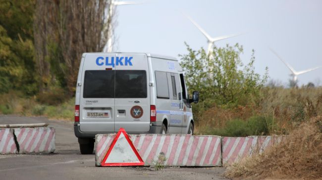 Представители миссии ОБСЕ и СЦКК попали под обстрел силовиков в селе Коминтерново на юге ДНР. 1 сентября 2019 Представители миссии ОБСЕ и СЦКК попали под обстрел силовиков в селе Коминтерново на юге ДНР. 1 сентября 2019