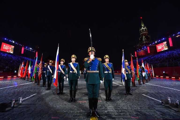 Военный Образцовый оркестр Почетного караула (Россия) на церемонии закрытия фестиваля Спасская башня на Красной Площади в Москве Военный Образцовый оркестр Почетного караула (Россия) на церемонии закрытия фестиваля Спасская башня на Красной Площади в Москве