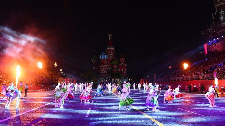 Церемония закрытия фестиваля Спасская башня на Красной Площади в Москве Церемония закрытия фестиваля Спасская башня на Красной Площади в Москве