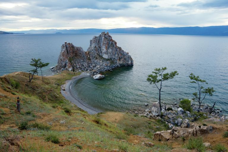 Мыс Бурхан, скала Шаманка на острове Ольхон в Иркутской области