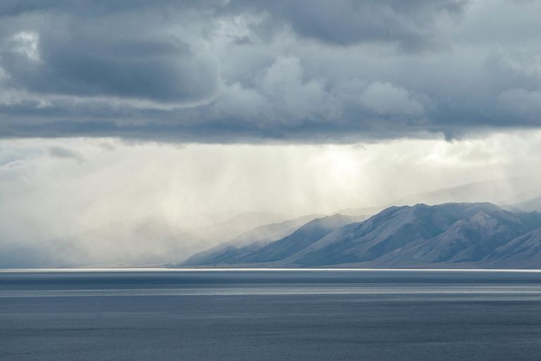 Острова в проливе Малое море на озере Байкал в Иркутской области