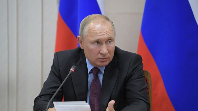 Президент РФ Владимир Путин проводит совещание о жилищном обеспечении граждан, пострадавших в ходе паводка на территории Иркутской области Президент РФ Владимир Путин проводит совещание о жилищном обеспечении граждан, пострадавших в ходе паводка на территории Иркутской области