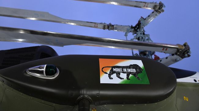 Наклейка с надписью Make in India на вертолете Ка-226Т, представленном компанией Вертолеты России на V Восточном экономическом форуме Наклейка с надписью Make in India на вертолете Ка-226Т, представленном компанией Вертолеты России на V Восточном экономическом форуме