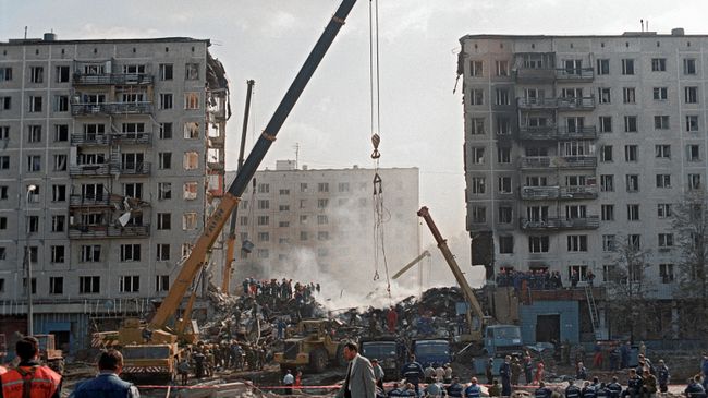 Разбор завалов на месте террористического акта на улице Гурьянова