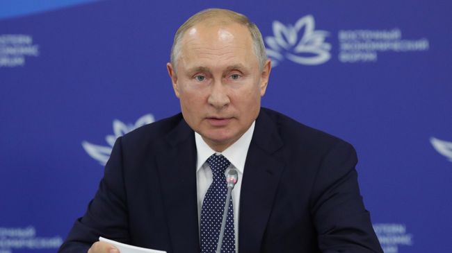 Президент РФ Владимир Путин выступает на заседании президиума Госсовета по вопросу О национальной программе развития Дальнего Востока