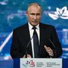 Президент РФ Владимир Путин выступает на пленарном заседании V Восточного экономического форума Президент РФ Владимир Путин выступает на пленарном заседании V Восточного экономического форума
