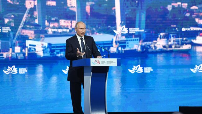 Президент РФ Владимир Путин выступает на пленарном заседании V Восточного экономического форума – 2019 Президент РФ Владимир Путин выступает на пленарном заседании V Восточного экономического форума – 2019