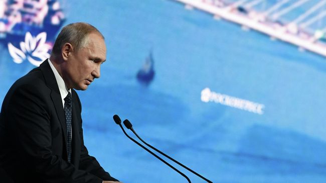 Президент РФ Владимир Путин выступает на пленарном заседании V Восточного экономического форума – 2019 Президент РФ Владимир Путин выступает на пленарном заседании V Восточного экономического форума – 2019