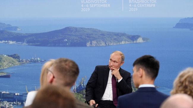Президент РФ Владимир Путин проводит встречу с представителями общественности по вопросам развития Дальнего Востока Президент РФ Владимир Путин проводит встречу с представителями общественности по вопросам развития Дальнего Востока