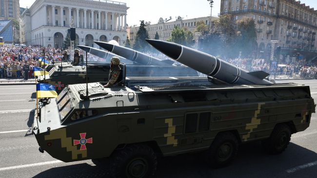Военный парад в Киеве ко Дню независимости Украины Военный парад в Киеве ко Дню независимости Украины