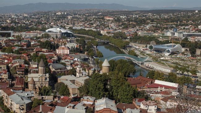 Вид на город Тбилиси Вид на город Тбилиси