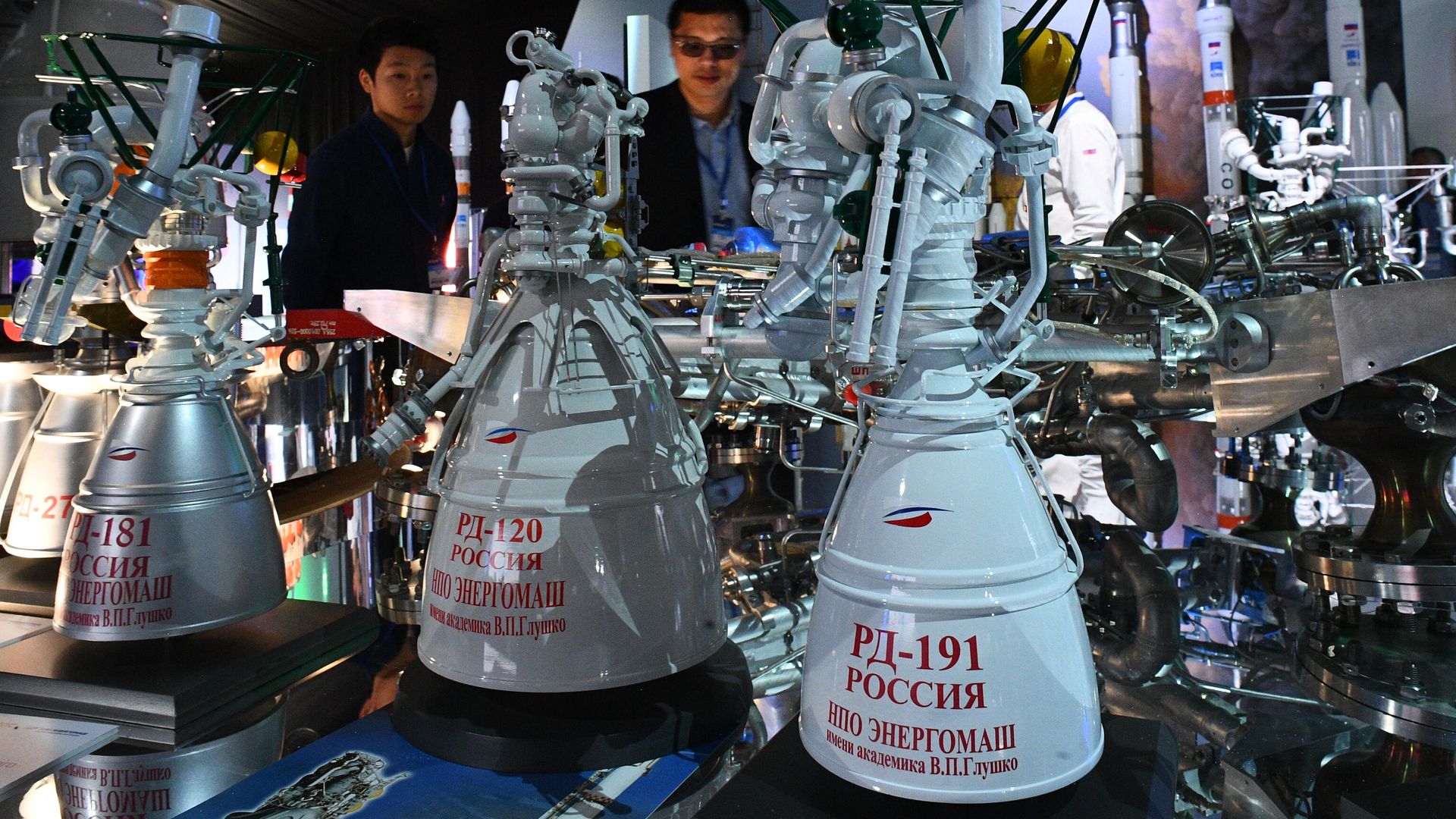 Ракетный двигатель носителя Антарес РД-181, ракетный двигатель для второй ступени РН Зенит РД-120 и ракетный маршевый двигатель с возможностью глубокого дросселирования тяги РД-19 на МАКС-2019 Ракетный двигатель носителя Антарес РД-181, ракетный двигатель для второй ступени РН Зенит РД-120 и ракетный маршевый двигатель с возможностью глубокого дросселирования тяги РД-19 на МАКС-2019 - РИА Новости, 1920, 21.07.2021