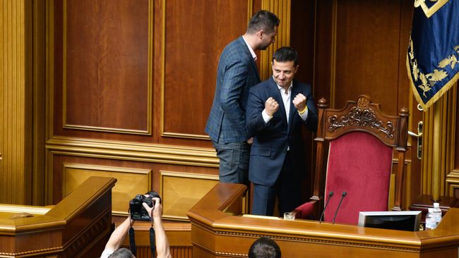 Президент Украины Владимир Зеленский во время заседания Верховной рады в Киеве Президент Украины Владимир Зеленский во время заседания Верховной рады в Киеве