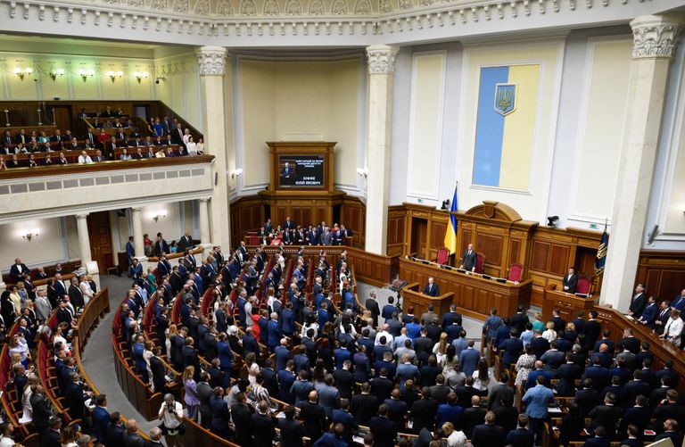 Депутаты на открытии заседания девятого созыва Верховной рады Украины в Киеве Депутаты на открытии заседания девятого созыва Верховной рады Украины в Киеве