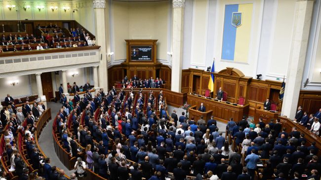 Депутаты на открытии заседания девятого созыва Верховной рады Украины в Киеве Депутаты на открытии заседания девятого созыва Верховной рады Украины в Киеве