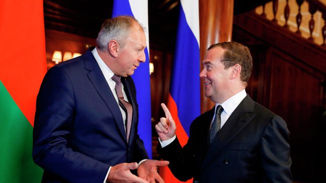 Председатель правительства РФ Дмитрий Медведев и премьер-министр Белоруссии Сергей Румас во время встречи Председатель правительства РФ Дмитрий Медведев и премьер-министр Белоруссии Сергей Румас во время встречи